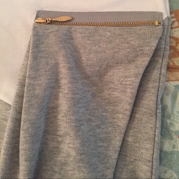 JOAN VASS Colorblock Heathered Gray and White